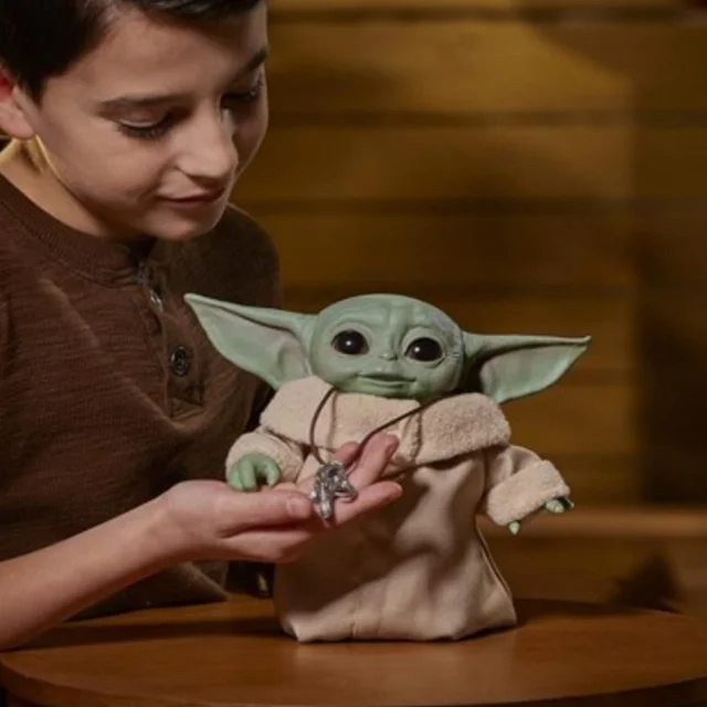 عروسک بیبی یودا به همراه گردنبند با قابلیت تولید صدا و حرکت STAR WARS