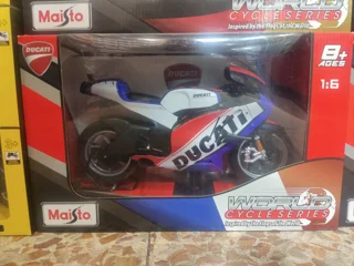 ماکت موتور  DUCATI  MAISTO مقیاس 1:6 رنگ آبی